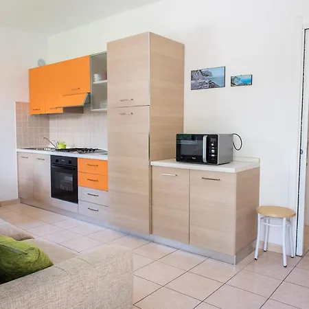 N011 - Numana, Nuovo Bilocale Con Giardino Сироло